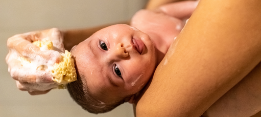 Shampoing pour bébé : Pourquoi il est essentiel de choisir un produit doux et adapté ?