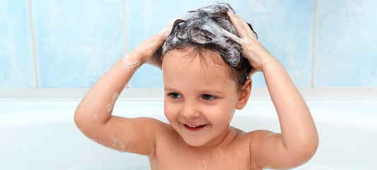 Bien choisir le bon shampoing pour enfants